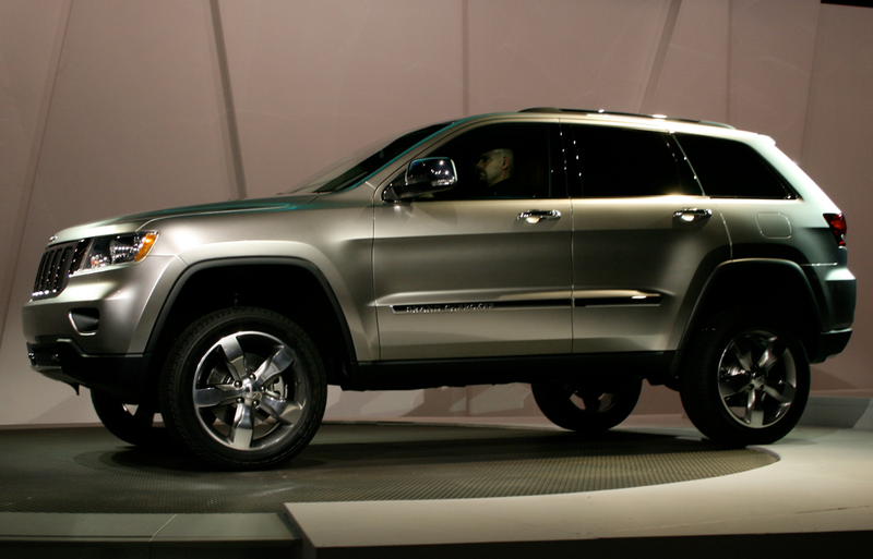 Illustration for article titled 2011 Jeep Grand Cherokee: Mercedes Chassis Meets Hemi Power